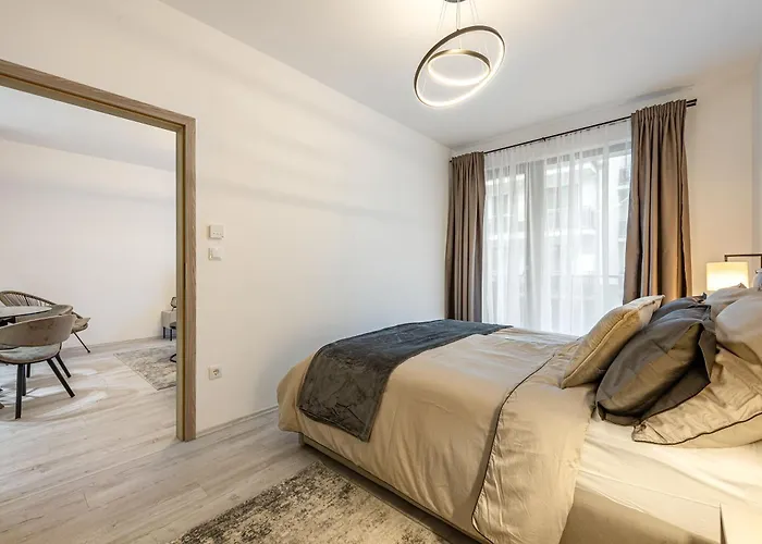 Brand New In A House Apartamento